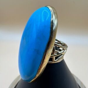 Elegant Blue HOWLITE and Gold Women's Ring